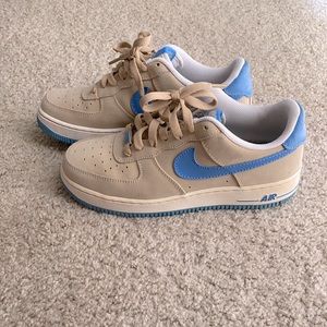 Air Force 1 Linen Blue 💙
Youth size 6
Gently used